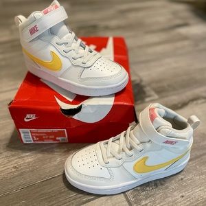 Nike Girls' Court Borough Mid 2 Shoes (PSV)